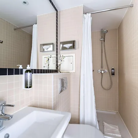 팜 - 아스토텔 파리